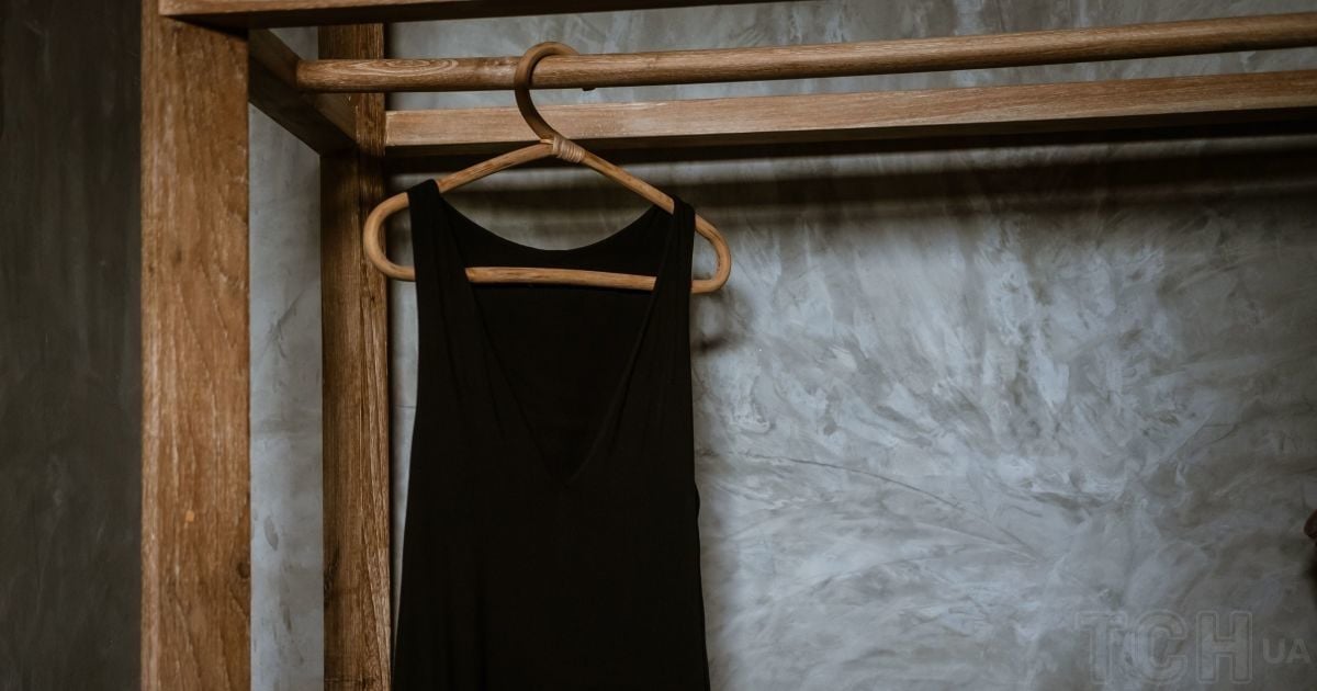 Как хранить длинную одежду в шкафу, чтобы она не была помята