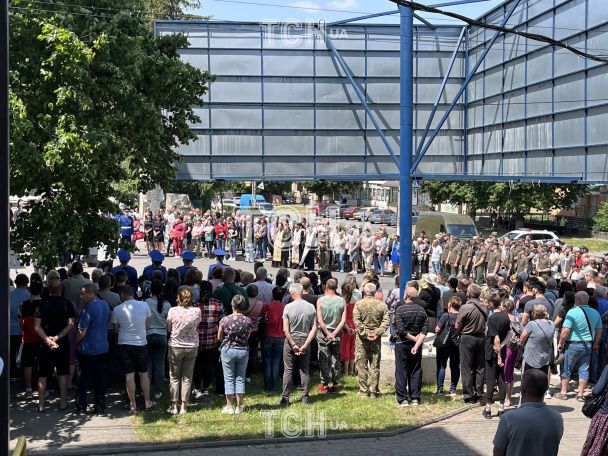 В Черкасской области прощаются с погибшим в ДТП нацгвардейцем Вадимом Бондаренко 28 мая