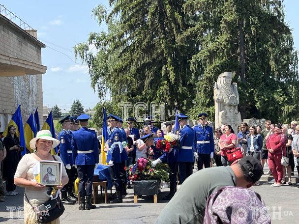 В Черкасской области прощаются с погибшим в ДТП нацгвардейцем Вадимом Бондаренко 28 мая