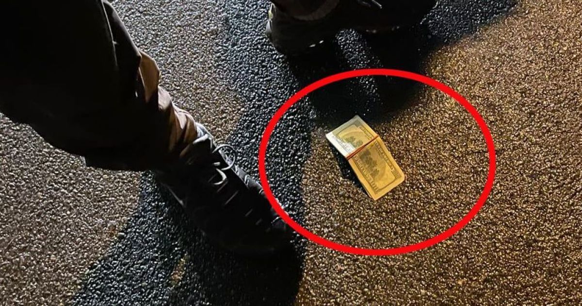 Слідчий поліції Києва погорів на хабарі у тисячу доларів