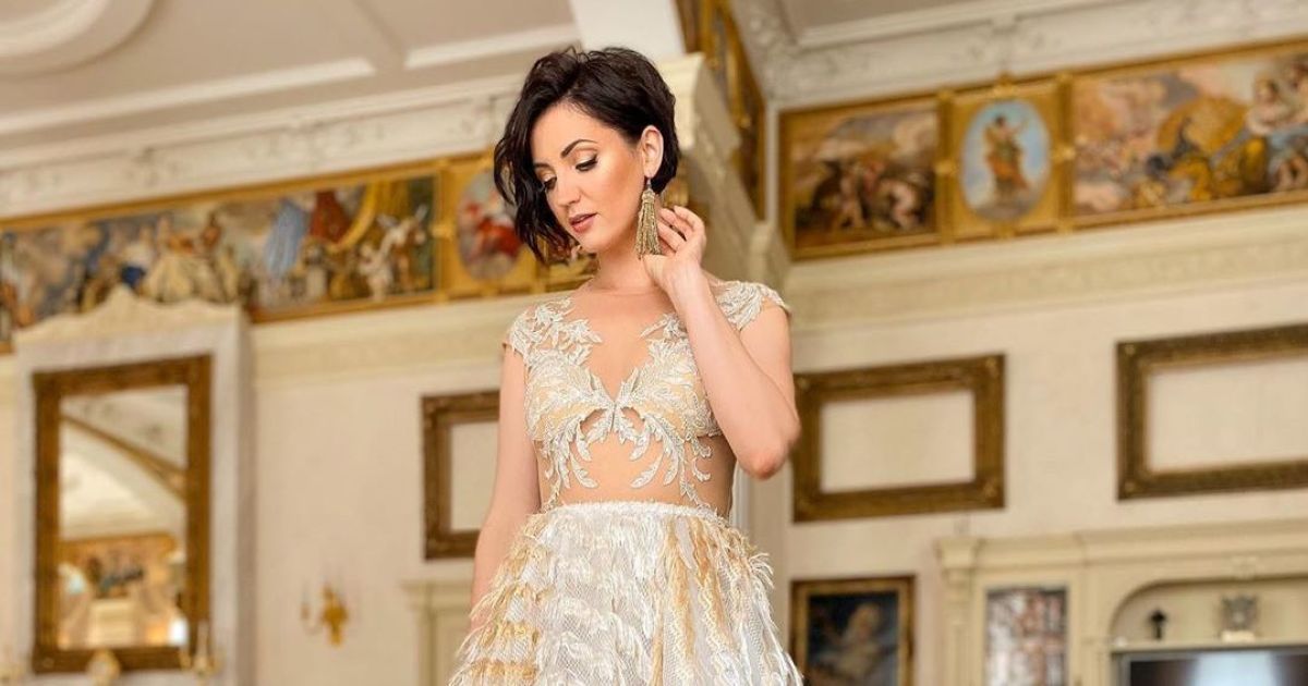 Витончена Оля Цибульська у рожевій спідниці приміряла образ балерини