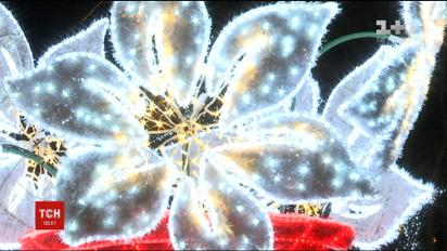 На главной улице Одессы установили 3-метровые вазоны, покрытые светодиодной лентой