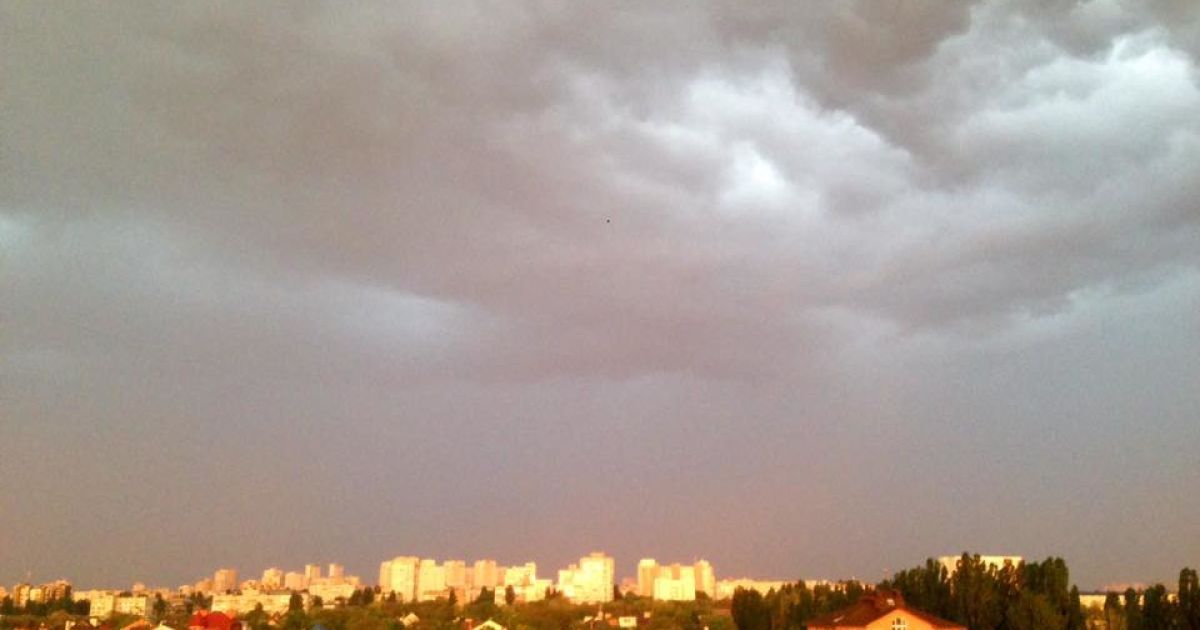 перед грозою в Києві_2 / © Віталій Зубов / Facebook
