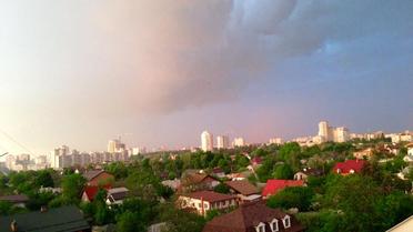 перед грозою в Києві_1 / © Віталій Зубов / Facebook