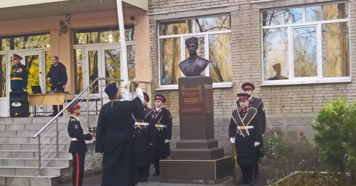 Пам'ятник "чорному барону", генералу Врангелю у Ростові