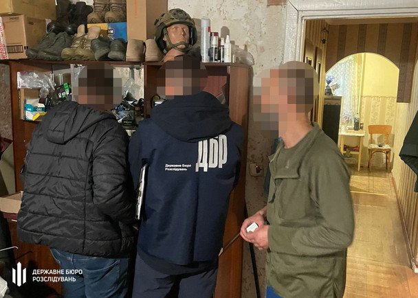 ГБР разоблачило заместителя командира в/ч на Львовщине, который отправлял солдат класть брусчатку вместо службы / © Государственное бюро расследований