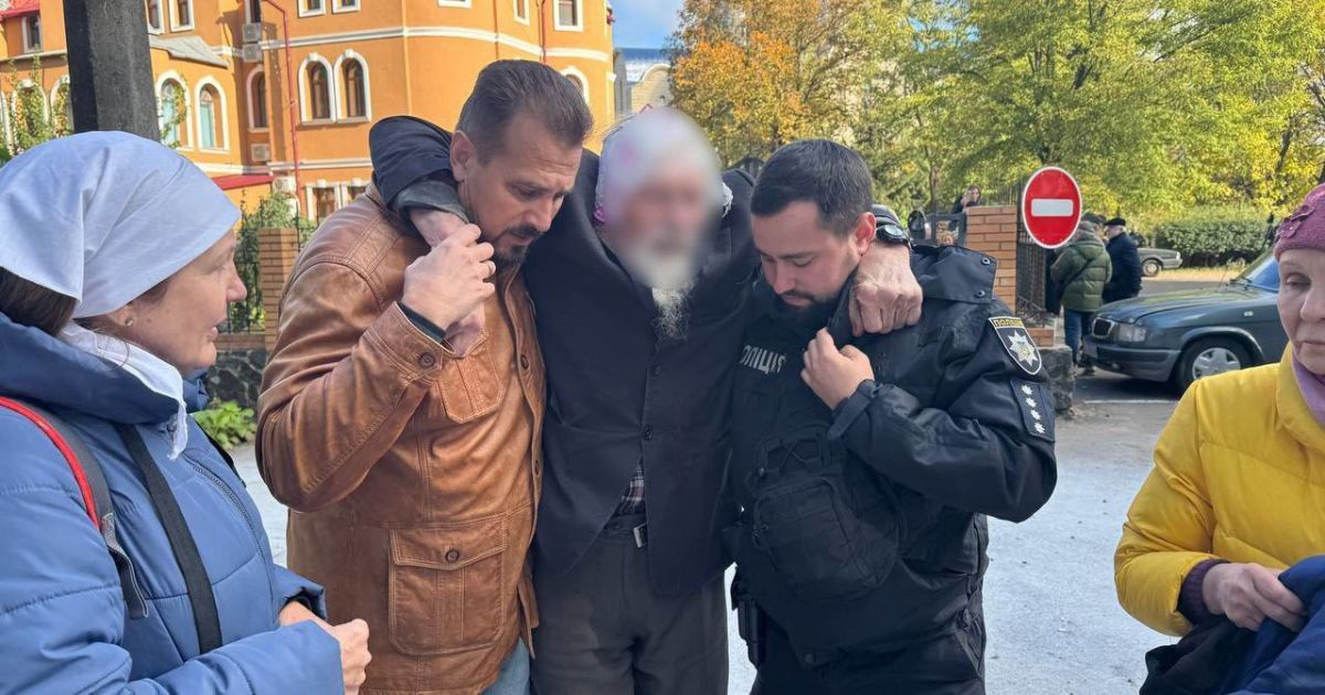 Полиция на месте столкновений в Свято-Михайловском соборе Черкасс/Фото: Национальная полиция