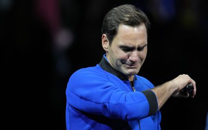 Прощание со слезами на глазах: легендарный теннисист Федерер провел последний матч в карьере (видео)