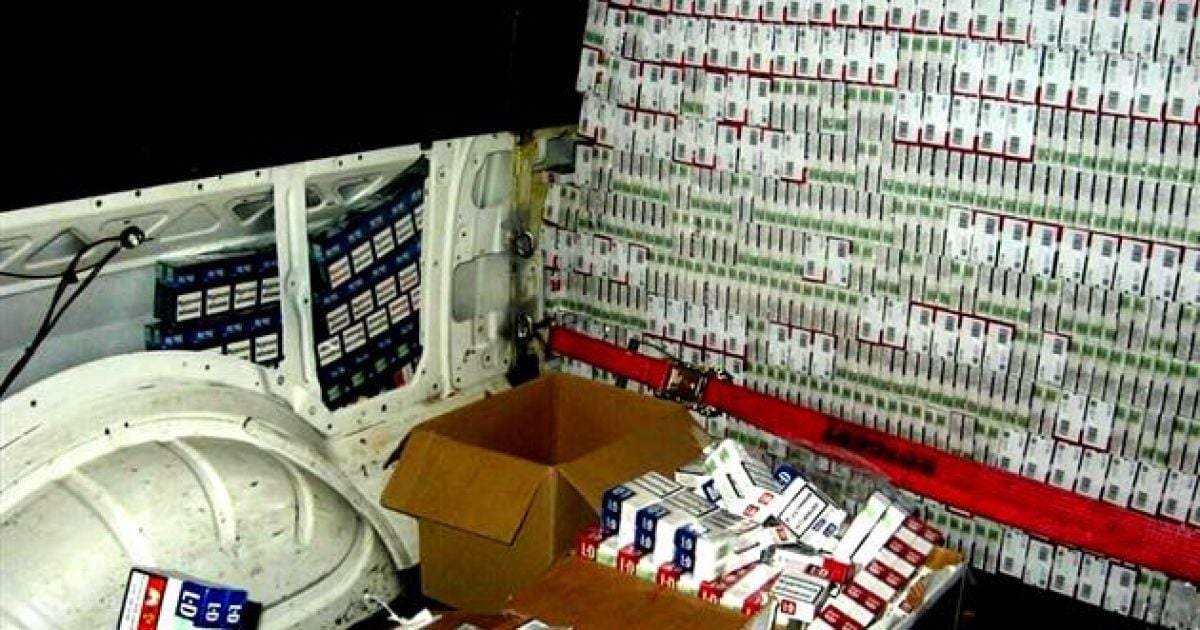 Чоловік української дипломатки погорів на контрабанді: віз партію сигарет до Угорщини