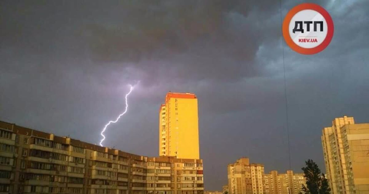 гроза в Києві_5 / © facebook/dtp.kiev.ua