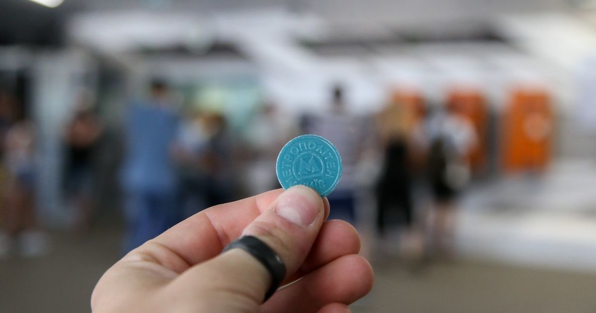 В Киеве метро возобновит работу уже без жетонов