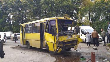 ДТП з автобусом і вантажівкою на Львівщині_05