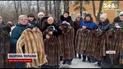 Ношена шуба замість чоловіка: російські окупанти видали "допомогу" жінкам вбитих мобілізованих