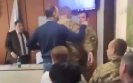 Син мера вдарив кулаком військового у місті Березань на Київщині: за справу взялася поліція (відео)