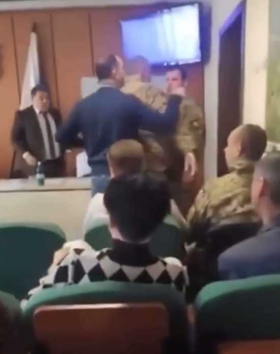 Син мера вдарив кулаком військового у місті Березань на Київщині: за справу взялася поліція (відео)