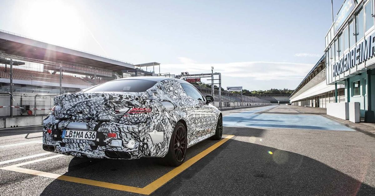 Mercedes-Benz показал фото "заряженного" купе C-Class нового поколения