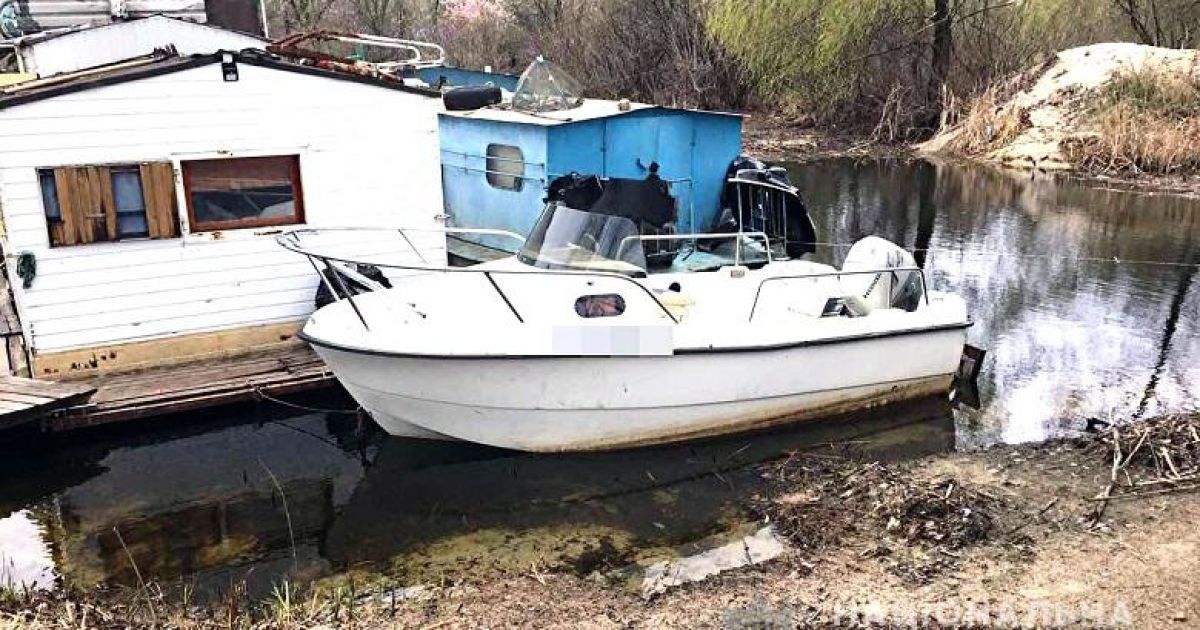 У Києві у чоловіка викрали катер