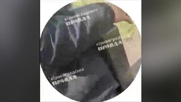 Підлітки вульгарно поглумилися над могилою на сільському цвинтарі (відео 18+)