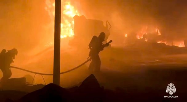 Добрі дрони розірвали Афіпський НПЗ: росіяни в істериці, почалась "бензинова" паніка