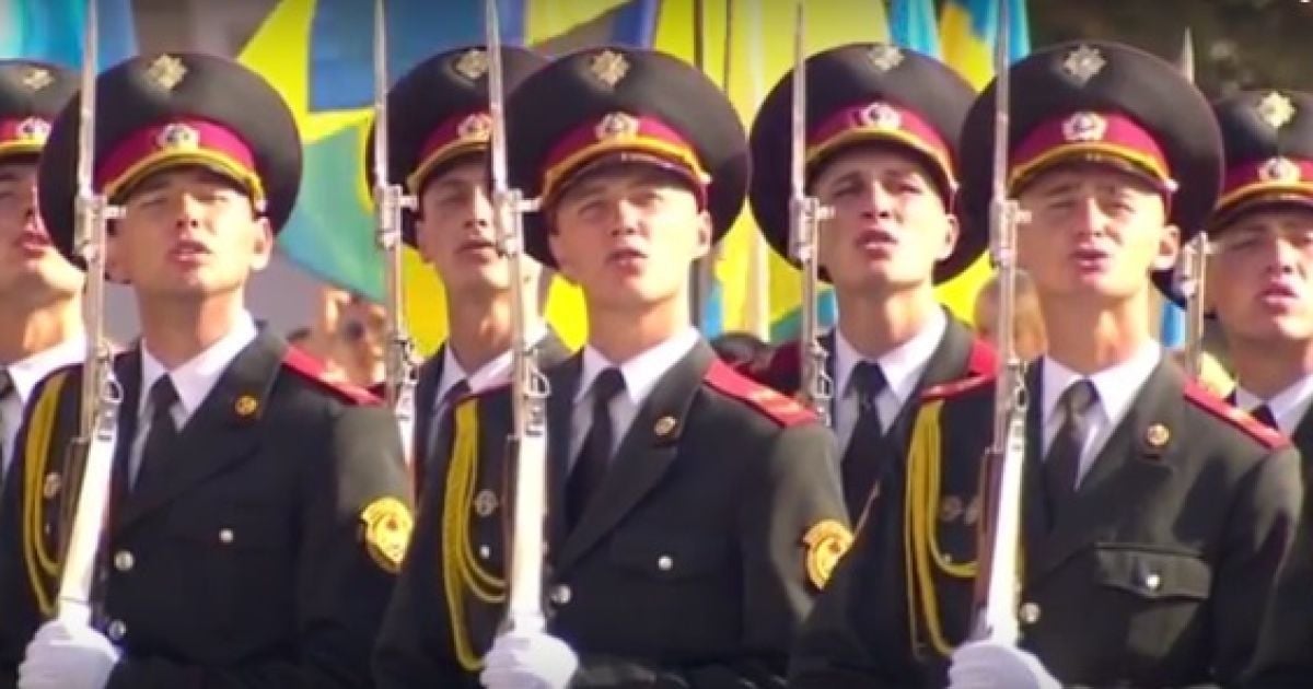 На Софиевский площади состоялась церемония торжественного поднятия флага