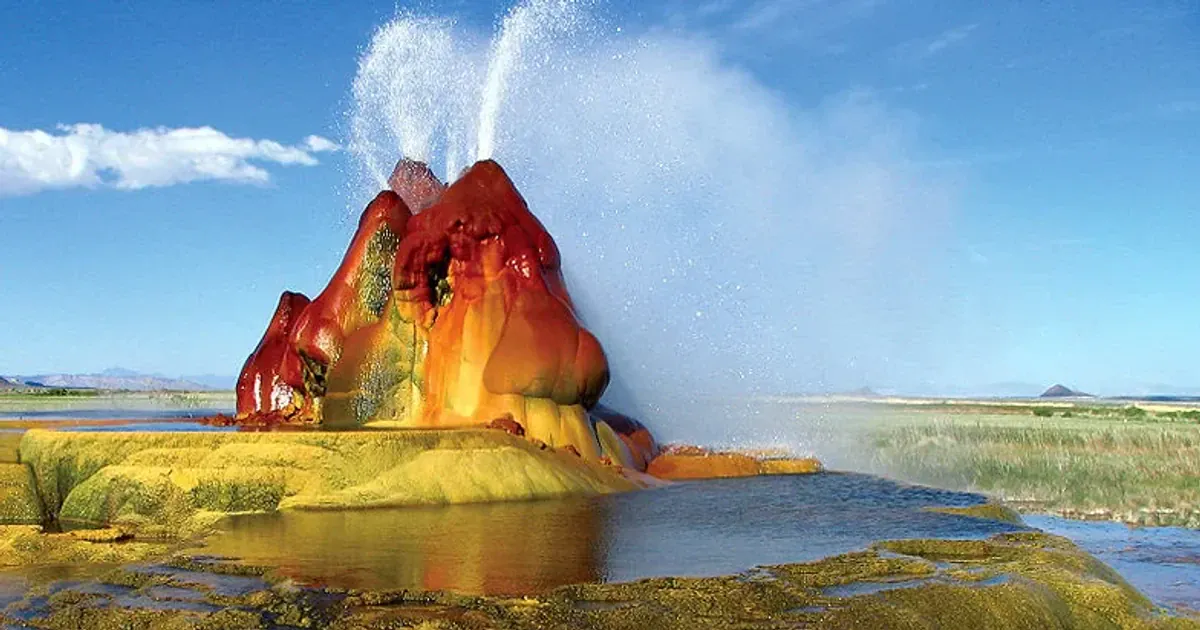 Fly Geyser у пустелі Невади