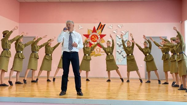 Марш "победобеседания" в Мариуполе / © Мариупольский горсовет