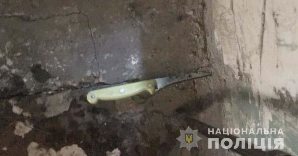 У Запоріжжі на вулиці підрізали чоловіка і жінку