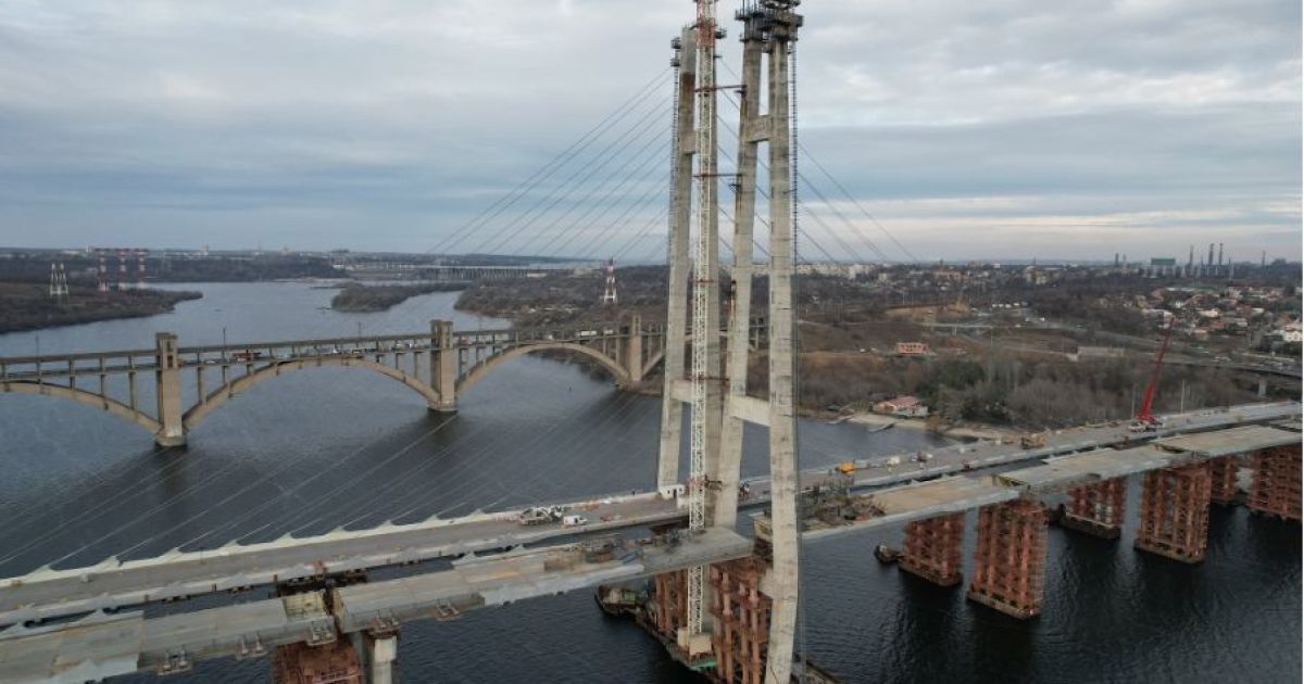Як «Велике будівництво» завершує епоху довгобудів: у Запоріжжі черговий прогрес на мостах через Дніпро
