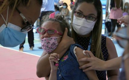 Польща готується до щеплення дітей від коронавірусу: замовила понад мільйон доз COVID-вакцини 