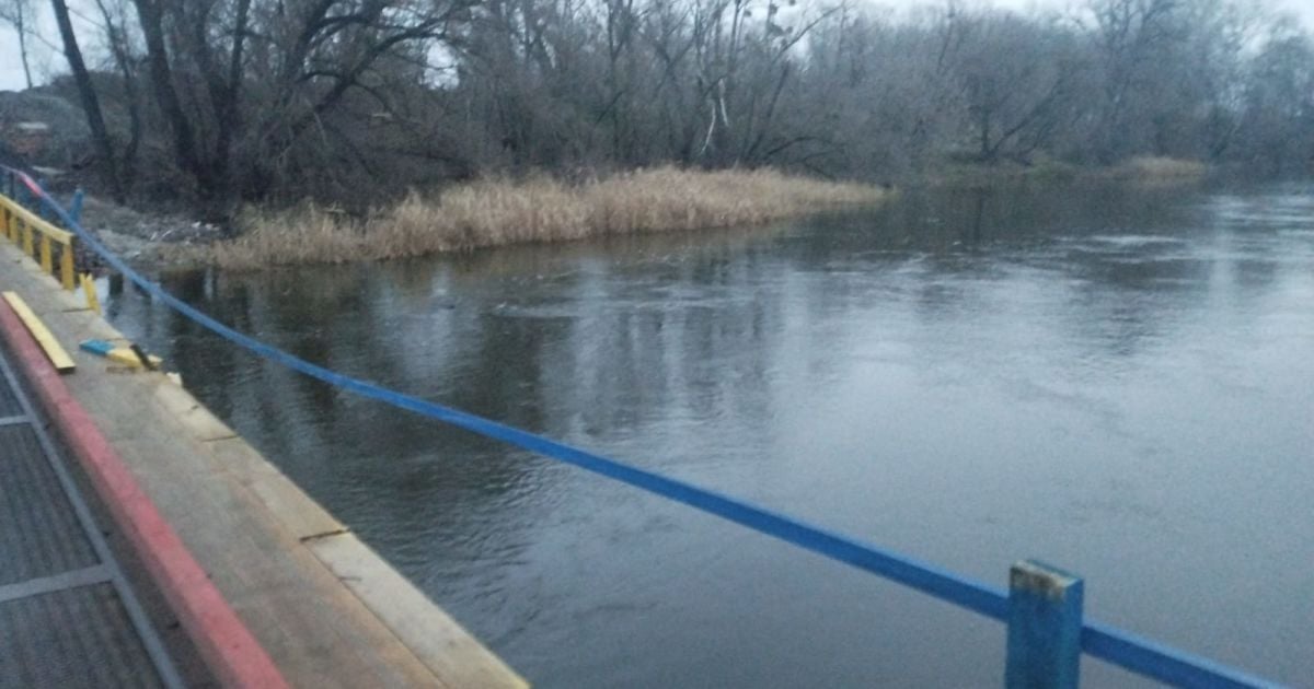 Автівка впала у річку: на Харківщині загинуло троє людей