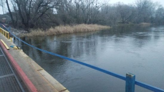 Автівка впала у річку: на Харківщині загинуло троє людей