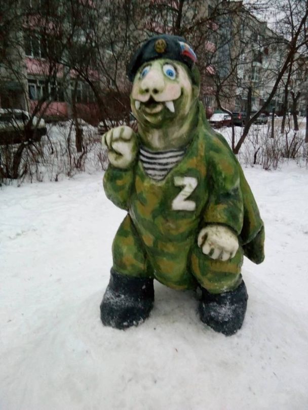 Потворний вигляд снігової скульптури може загрожувати її автору навіть звинуваченням у “дискредитації” російської армії.