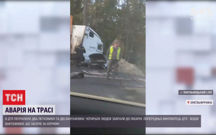 В Хмельницкой области неуправляемая фура громила машины на трассе: водитель уснул