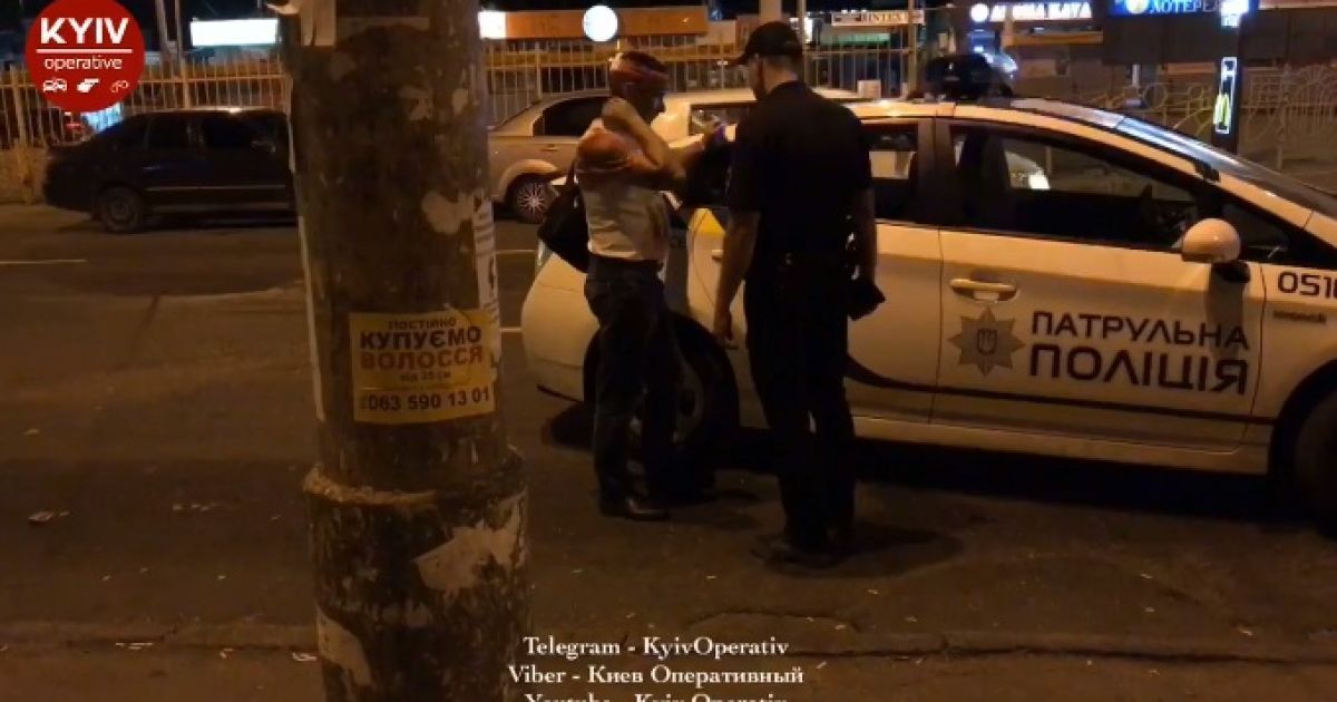 Пьяный пассажир лез к водителю в кабину: полиция рассказала подробности стрельбы в киевском автобусе