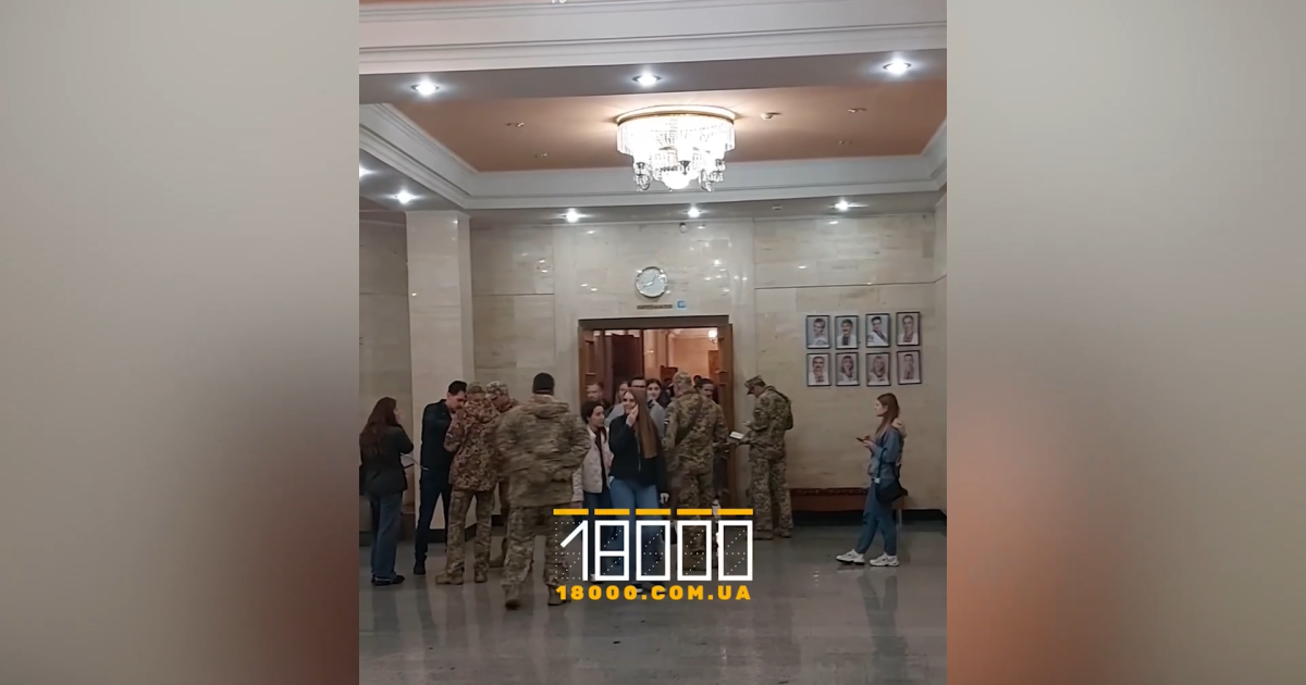 Працівники ТЦК у Черкасах на концерті стендап-коміка