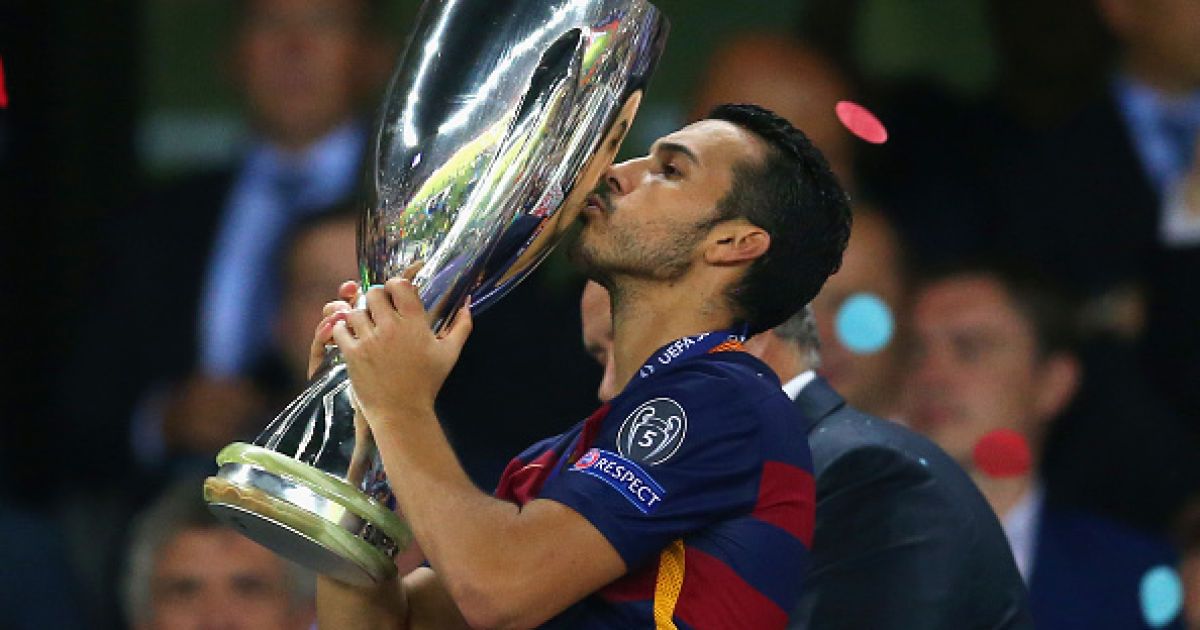 Педро Родригес с Суперкубком УЕФА.