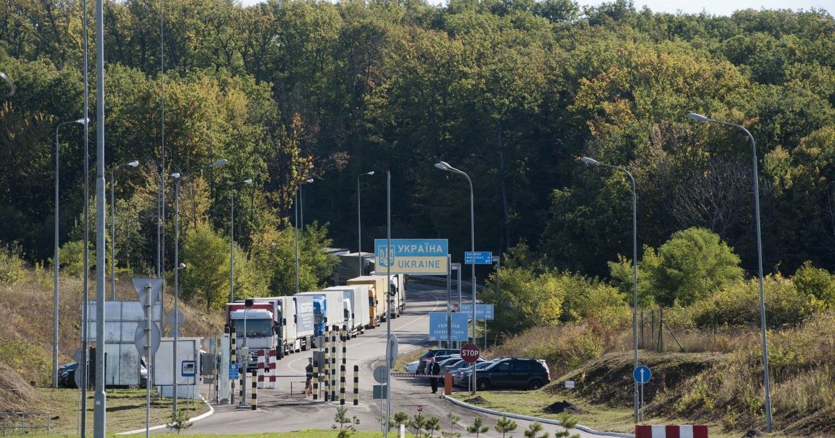 Словакия закрывает часть пунктов пропуска на границе с Украиной из-за коронавируса