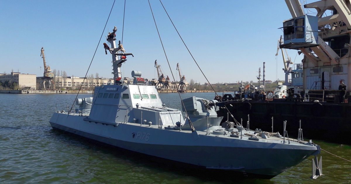 У Миколаєві після ремонту спустили на воду один із захоплених Росією військових катерів