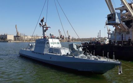 У Миколаєві після ремонту спустили на воду один із захоплених Росією військових катерів