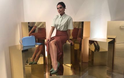 В макси-юбке с высоким разрезом: Виктория Бекхэм демонстрирует новый образ
