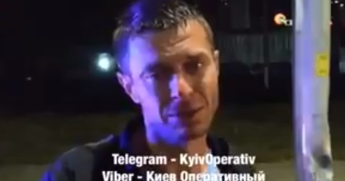 У Києві таксист випив вина і в‘їхав у стовп: з'явилося відео