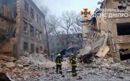Чрезвычайники потушили пожар на обувной фабрике в Днепре: видео