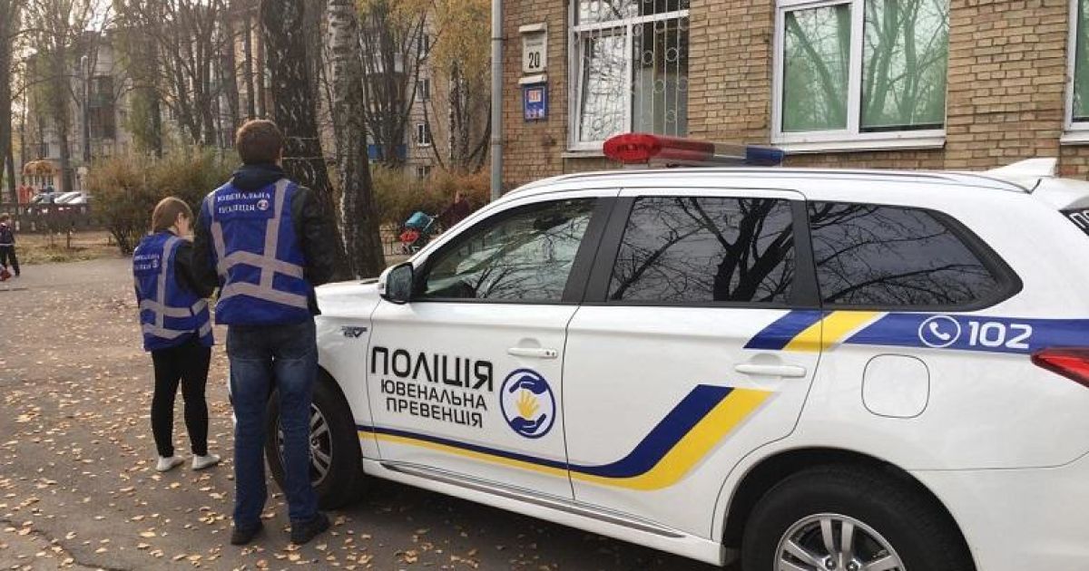 В Киеве школьница выпрыгнула в окно с четвертого этажа школы
