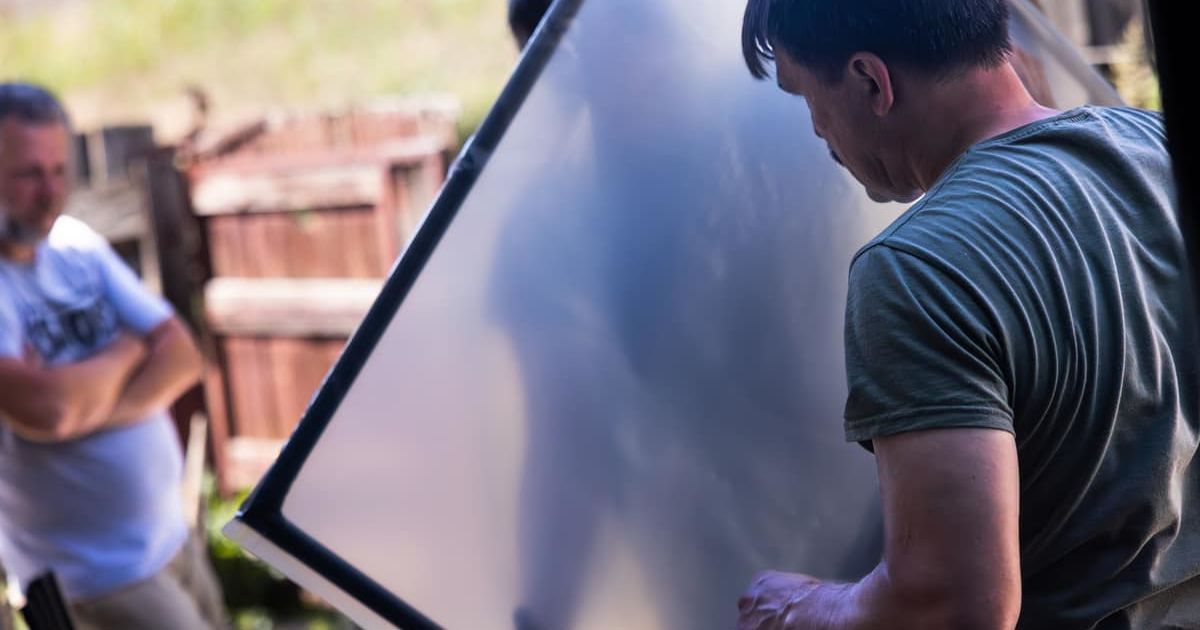 Благотворительная организация Insulate Ukraine помогает украинцам восстанавливать разрушенные дома