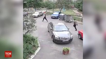 У Києві двоє чоловіків вкрали у матері дитину