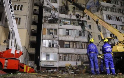 Вибух у Києві: рятувальники дістали з-під завалів будинку тіло п'ятого загиблого