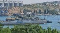 Поврежденный корабль ЧФ России в Севастополе