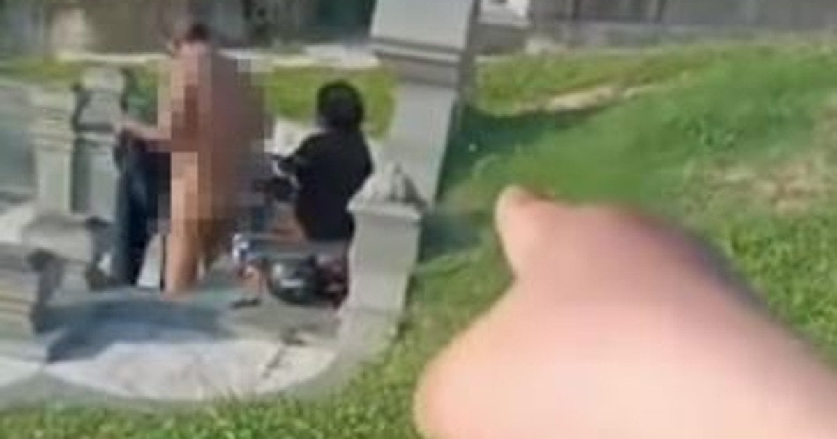 Пара займалася сексом на кладовищі