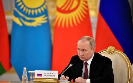 "Сидит в креслице с головой на бок": эксперт рассказал о потере Путиным авторитета и гарантах против его абсолютного безумия