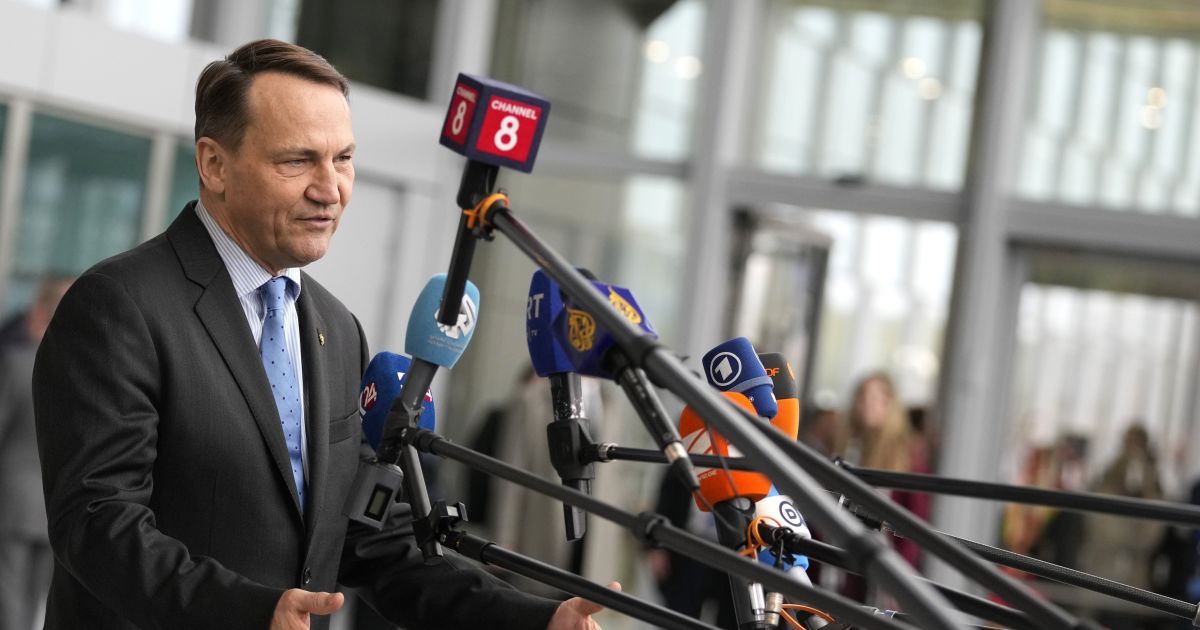 Радослав Сікорський розповів, як швидко закінчити війну